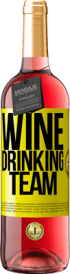 29,95 € 免费送货 | 桃红葡萄酒 ROSÉ版 Wine drinking team 黄色标签. 可自定义的标签 青年酒 收成 2023 Tempranillo