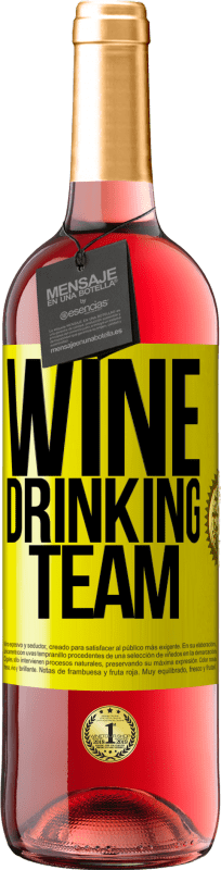 29,95 € Бесплатная доставка | Розовое вино Издание ROSÉ Wine drinking team Желтая этикетка. Настраиваемая этикетка Молодое вино Урожай 2023 Tempranillo