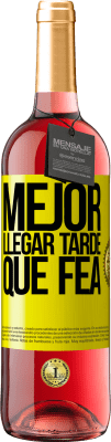 29,95 € Envío gratis | Vino Rosado Edición ROSÉ Mejor llegar tarde que fea Etiqueta Amarilla. Etiqueta personalizable Vino joven Cosecha 2024 Tempranillo