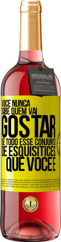 29,95 € Envio grátis | Vinho rosé Edição ROSÉ Você nunca sabe quem vai gostar de todo esse conjunto de esquisitices que você é Etiqueta Amarela. Etiqueta personalizável Vinho jovem Colheita 2024 Tempranillo