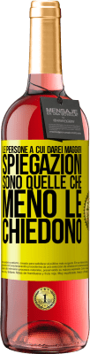 29,95 € Spedizione Gratuita | Vino rosato Edizione ROSÉ Le persone a cui darei maggiori spiegazioni sono quelle che meno le chiedono Etichetta Gialla. Etichetta personalizzabile Vino giovane Raccogliere 2023 Tempranillo