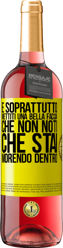 29,95 € Spedizione Gratuita | Vino rosato Edizione ROSÉ E soprattutto, mettiti una bella faccia, che non noti che stai morendo dentro Etichetta Gialla. Etichetta personalizzabile Vino giovane Raccogliere 2024 Tempranillo