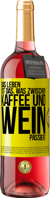 29,95 € Kostenloser Versand | Roséwein ROSÉ Ausgabe Das Leben ist das, was zwischen Kaffee und Wein passiert Gelbes Etikett. Anpassbares Etikett Junger Wein Ernte 2024 Tempranillo