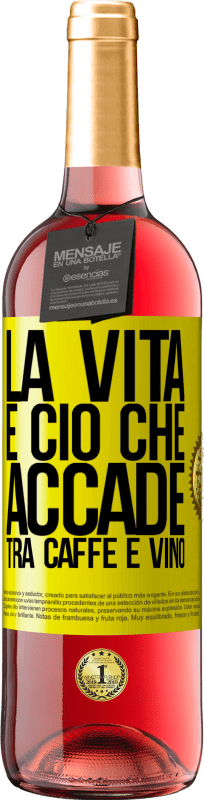 29,95 € Spedizione Gratuita | Vino rosato Edizione ROSÉ La vita è ciò che accade tra caffè e vino Etichetta Gialla. Etichetta personalizzabile Vino giovane Raccogliere 2024 Tempranillo