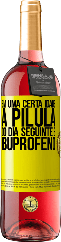 29,95 € Envio grátis | Vinho rosé Edição ROSÉ Em uma certa idade, a pílula do dia seguinte é ibuprofeno Etiqueta Amarela. Etiqueta personalizável Vinho jovem Colheita 2025 Tempranillo