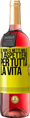 29,95 € Spedizione Gratuita | Vino rosato Edizione ROSÉ Se non ci metti molto, ti aspetterò per tutta la vita Etichetta Gialla. Etichetta personalizzabile Vino giovane Raccogliere 2024 Tempranillo