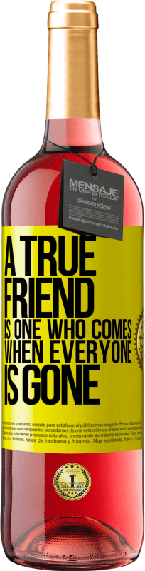 29,95 € 免费送货 | 桃红葡萄酒 ROSÉ版 真正的朋友是每个人都不见时就会来的朋友 黄色标签. 可自定义的标签 青年酒 收成 2023 Tempranillo