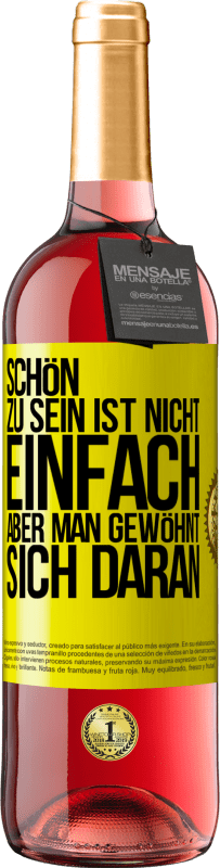 29,95 € Kostenloser Versand | Roséwein ROSÉ Ausgabe Schön zu sein ist nicht einfach, aber man gewöhnt sich daran Gelbes Etikett. Anpassbares Etikett Junger Wein Ernte 2024 Tempranillo