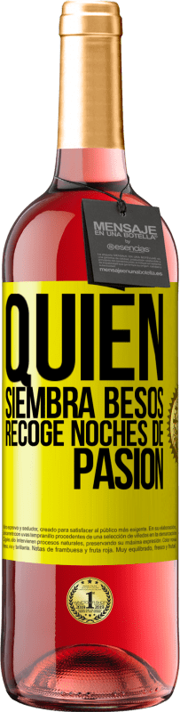 29,95 € Envío gratis | Vino Rosado Edición ROSÉ Quien siembra besos, recoge noches de pasión Etiqueta Amarilla. Etiqueta personalizable Vino joven Cosecha 2024 Tempranillo