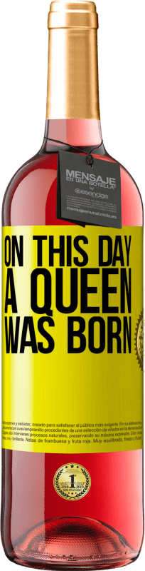 29,95 € 免费送货 | 桃红葡萄酒 ROSÉ版 在这一天，女王诞生了 黄色标签. 可自定义的标签 青年酒 收成 2023 Tempranillo