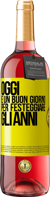 29,95 € Spedizione Gratuita | Vino rosato Edizione ROSÉ Oggi è un buon giorno per festeggiare gli anni Etichetta Gialla. Etichetta personalizzabile Vino giovane Raccogliere 2024 Tempranillo