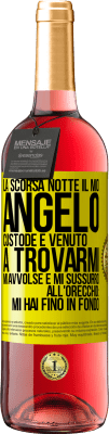 29,95 € Spedizione Gratuita | Vino rosato Edizione ROSÉ La scorsa notte il mio angelo custode è venuto a trovarmi. Mi avvolse e mi sussurrò all'orecchio: mi hai fino in fondo Etichetta Gialla. Etichetta personalizzabile Vino giovane Raccogliere 2023 Tempranillo