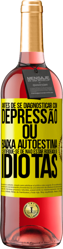 29,95 € Envio grátis | Vinho rosé Edição ROSÉ Antes de se diagnosticar com depressão ou baixa autoestima, certifique-se de não estar rodeado de idiotas Etiqueta Amarela. Etiqueta personalizável Vinho jovem Colheita 2024 Tempranillo