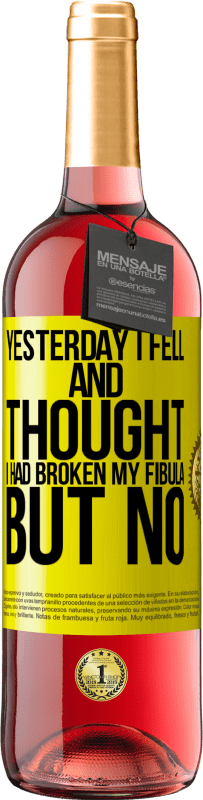 29,95 € Free Shipping | Rosé Wine ROSÉ Edition Yesterday I fell and thought I had broken my fibula. But no Yellow Label. Customizable label Young wine Harvest 2024 Tempranillo
