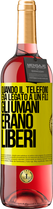 29,95 € Spedizione Gratuita | Vino rosato Edizione ROSÉ Quando il telefono era legato a un filo, gli umani erano liberi Etichetta Gialla. Etichetta personalizzabile Vino giovane Raccogliere 2023 Tempranillo