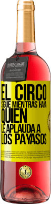 29,95 € Envío gratis | Vino Rosado Edición ROSÉ El circo sigue mientras haya quien le aplauda a los payasos Etiqueta Amarilla. Etiqueta personalizable Vino joven Cosecha 2024 Tempranillo