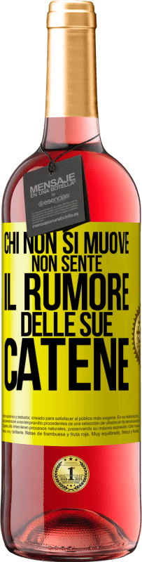 29,95 € Spedizione Gratuita | Vino rosato Edizione ROSÉ Chi non si muove non sente il rumore delle sue catene Etichetta Gialla. Etichetta personalizzabile Vino giovane Raccogliere 2024 Tempranillo