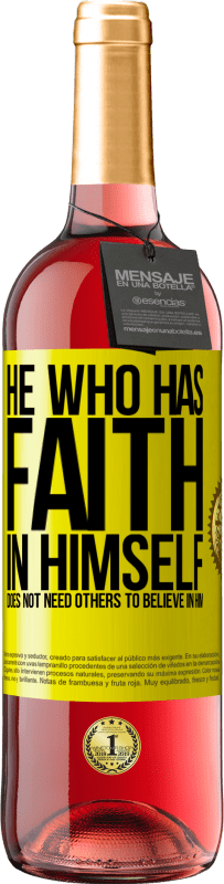 29,95 € Free Shipping | Rosé Wine ROSÉ Edition He who has faith in himself does not need others to believe in him Yellow Label. Customizable label Young wine Harvest 2025 Tempranillo