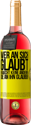 29,95 € Kostenloser Versand | Roséwein ROSÉ Ausgabe Wer an sich glaubt, braucht keine anderen, die an ihn glauben Gelbes Etikett. Anpassbares Etikett Junger Wein Ernte 2023 Tempranillo