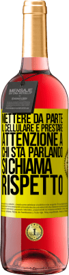 29,95 € Spedizione Gratuita | Vino rosato Edizione ROSÉ Mettere da parte il cellulare e prestare attenzione a chi sta parlando si chiama RISPETTO Etichetta Gialla. Etichetta personalizzabile Vino giovane Raccogliere 2023 Tempranillo