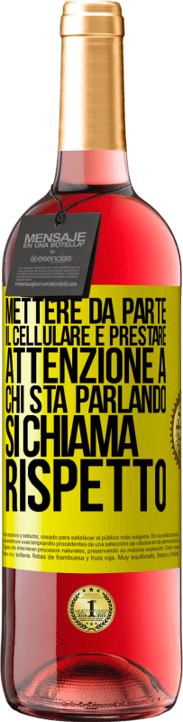 29,95 € Spedizione Gratuita | Vino rosato Edizione ROSÉ Mettere da parte il cellulare e prestare attenzione a chi sta parlando si chiama RISPETTO Etichetta Gialla. Etichetta personalizzabile Vino giovane Raccogliere 2024 Tempranillo