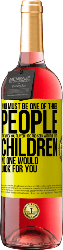 29,95 € 送料無料 | ロゼワイン ROSÉエディション あなたは他の子供たちとかくれんぼをしたとき、誰もあなたを探すことのない人の一人でなければなりません 黄色のラベル. カスタマイズ可能なラベル 若いワイン 収穫 2025 Tempranillo