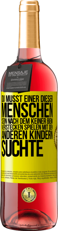 29,95 € Kostenloser Versand | Roséwein ROSÉ Ausgabe Du musst einer dieser Menschen sein, nach dem keiner beim Verstecken spielen mit den anderen Kindern suchte Gelbes Etikett. Anpassbares Etikett Junger Wein Ernte 2025 Tempranillo