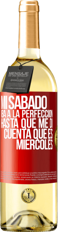 29,95 € Envío gratis | Vino Blanco Edición WHITE Mi sábado iba a la perfección hasta que me di cuenta que es miércoles Etiqueta Roja. Etiqueta personalizable Vino joven Cosecha 2024 Verdejo