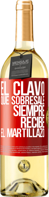 29,95 € Envío gratis | Vino Blanco Edición WHITE El clavo que sobresale siempre recibe el martillazo Etiqueta Roja. Etiqueta personalizable Vino joven Cosecha 2024 Verdejo