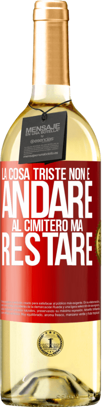 29,95 € Spedizione Gratuita | Vino bianco Edizione WHITE La cosa triste non è andare al cimitero, ma restare Etichetta Rossa. Etichetta personalizzabile Vino giovane Raccogliere 2024 Verdejo