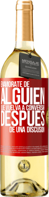 29,95 € Envío gratis | Vino Blanco Edición WHITE Enamórate de alquien que vuelva a conversar después de una discusión Etiqueta Roja. Etiqueta personalizable Vino joven Cosecha 2024 Verdejo