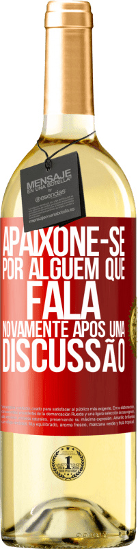 29,95 € Envio grátis | Vinho branco Edição WHITE Apaixone-se por alguém que fala novamente após uma discussão Etiqueta Vermelha. Etiqueta personalizável Vinho jovem Colheita 2025 Verdejo