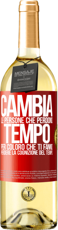 29,95 € Spedizione Gratuita | Vino bianco Edizione WHITE Cambia le persone che perdono tempo per coloro che ti fanno perdere la cognizione del tempo Etichetta Rossa. Etichetta personalizzabile Vino giovane Raccogliere 2024 Verdejo