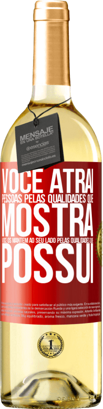 29,95 € Envio grátis | Vinho branco Edição WHITE Você atrai pessoas pelas qualidades que mostra. Você os mantém ao seu lado pelas qualidades que possui Etiqueta Vermelha. Etiqueta personalizável Vinho jovem Colheita 2025 Verdejo