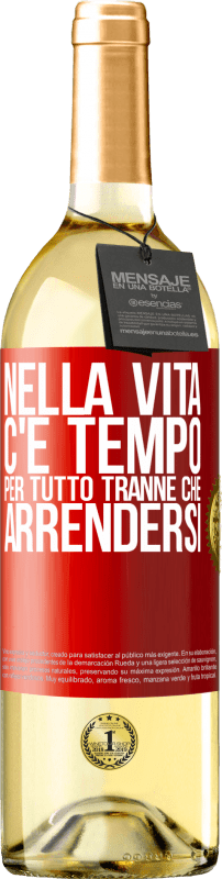 29,95 € Spedizione Gratuita | Vino bianco Edizione WHITE Nella vita c'è tempo per tutto tranne che arrendersi Etichetta Rossa. Etichetta personalizzabile Vino giovane Raccogliere 2024 Verdejo