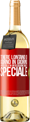 29,95 € Spedizione Gratuita | Vino bianco Edizione WHITE Tenere lontano di giorno in giorno. Aperto solo in un'occasione molto speciale Etichetta Rossa. Etichetta personalizzabile Vino giovane Raccogliere 2023 Verdejo