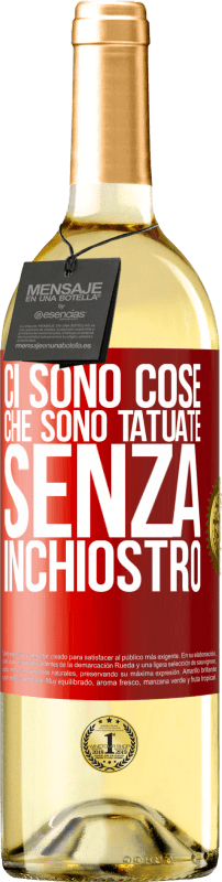 29,95 € Spedizione Gratuita | Vino bianco Edizione WHITE Ci sono cose che sono tatuate senza inchiostro Etichetta Rossa. Etichetta personalizzabile Vino giovane Raccogliere 2024 Verdejo