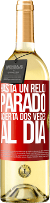29,95 € Envío gratis | Vino Blanco Edición WHITE Hasta un reloj parado acierta dos veces al día Etiqueta Roja. Etiqueta personalizable Vino joven Cosecha 2025 Verdejo