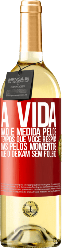 29,95 € Envio grátis | Vinho branco Edição WHITE A vida não é medida pelos tempos que você respira, mas pelos momentos que o deixam sem fôlego Etiqueta Vermelha. Etiqueta personalizável Vinho jovem Colheita 2024 Verdejo