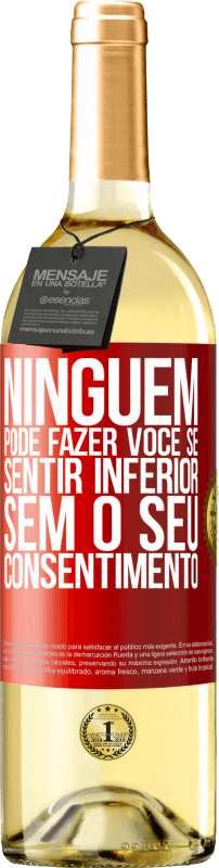 29,95 € Envio grátis | Vinho branco Edição WHITE Ninguém pode fazer você se sentir inferior sem o seu consentimento Etiqueta Vermelha. Etiqueta personalizável Vinho jovem Colheita 2024 Verdejo