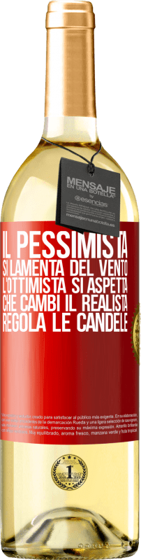 29,95 € Spedizione Gratuita | Vino bianco Edizione WHITE Il pessimista si lamenta del vento l'ottimista si aspetta che cambi il realista regola le candele Etichetta Rossa. Etichetta personalizzabile Vino giovane Raccogliere 2024 Verdejo