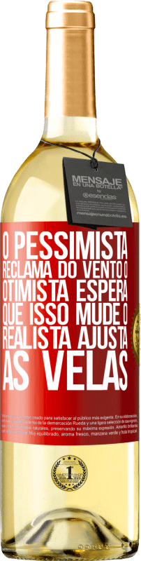 29,95 € Envio grátis | Vinho branco Edição WHITE O pessimista reclama do vento o otimista espera que isso mude o realista ajusta as velas Etiqueta Vermelha. Etiqueta personalizável Vinho jovem Colheita 2024 Verdejo