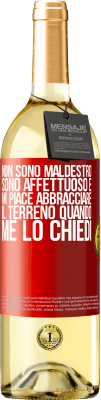 29,95 € Spedizione Gratuita | Vino bianco Edizione WHITE Non sono maldestro, sono affettuoso e mi piace abbracciare il terreno quando me lo chiedi Etichetta Rossa. Etichetta personalizzabile Vino giovane Raccogliere 2025 Verdejo