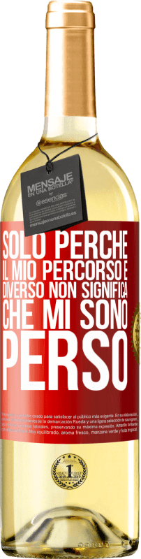 29,95 € Spedizione Gratuita | Vino bianco Edizione WHITE Solo perché il mio percorso è diverso non significa che mi sono perso Etichetta Rossa. Etichetta personalizzabile Vino giovane Raccogliere 2024 Verdejo