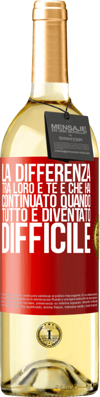 29,95 € Spedizione Gratuita | Vino bianco Edizione WHITE La differenza tra loro e te è che hai continuato quando tutto è diventato difficile Etichetta Rossa. Etichetta personalizzabile Vino giovane Raccogliere 2024 Verdejo