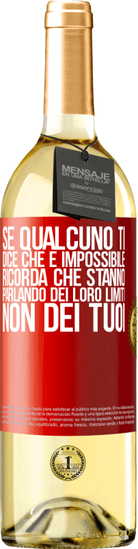 29,95 € Spedizione Gratuita | Vino bianco Edizione WHITE Se qualcuno ti dice che è impossibile, ricorda che stanno parlando dei loro limiti, non dei tuoi Etichetta Rossa. Etichetta personalizzabile Vino giovane Raccogliere 2025 Verdejo