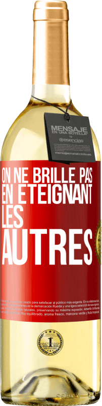 29,95 € Envoi gratuit | Vin blanc Édition WHITE On ne brille pas en éteignant les autres Étiquette Rouge. Étiquette personnalisable Vin jeune Récolte 2025 Verdejo