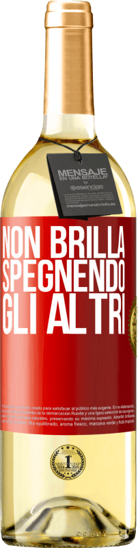29,95 € Spedizione Gratuita | Vino bianco Edizione WHITE Non brilla spegnendo gli altri Etichetta Rossa. Etichetta personalizzabile Vino giovane Raccogliere 2025 Verdejo