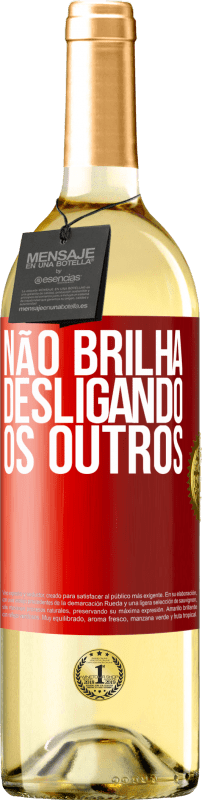 29,95 € Envio grátis | Vinho branco Edição WHITE Não brilha desligando os outros Etiqueta Vermelha. Etiqueta personalizável Vinho jovem Colheita 2024 Verdejo