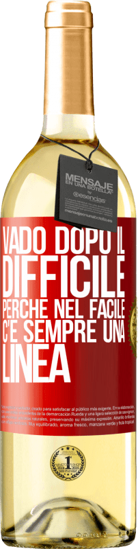 29,95 € Spedizione Gratuita | Vino bianco Edizione WHITE Vado dopo il difficile, perché nel facile c'è sempre una linea Etichetta Rossa. Etichetta personalizzabile Vino giovane Raccogliere 2024 Verdejo